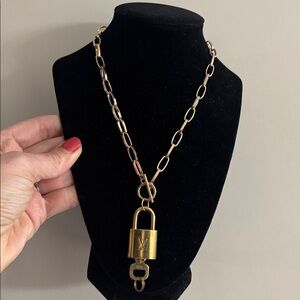100% Auth Louis Vuitton Lock & Key with Unbranded Gold Plated Chain Necklace#439